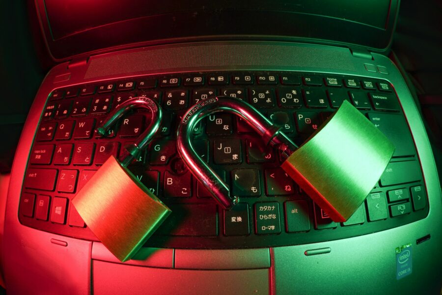 Welche Maßnahmen sollten nach einer Cyber-Attacke unbedingt unternommen werden?